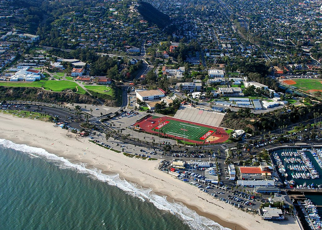 Located in Mesa, Santa Barbara City College offers a large catalog of courses and a gorgeous seaside setting .